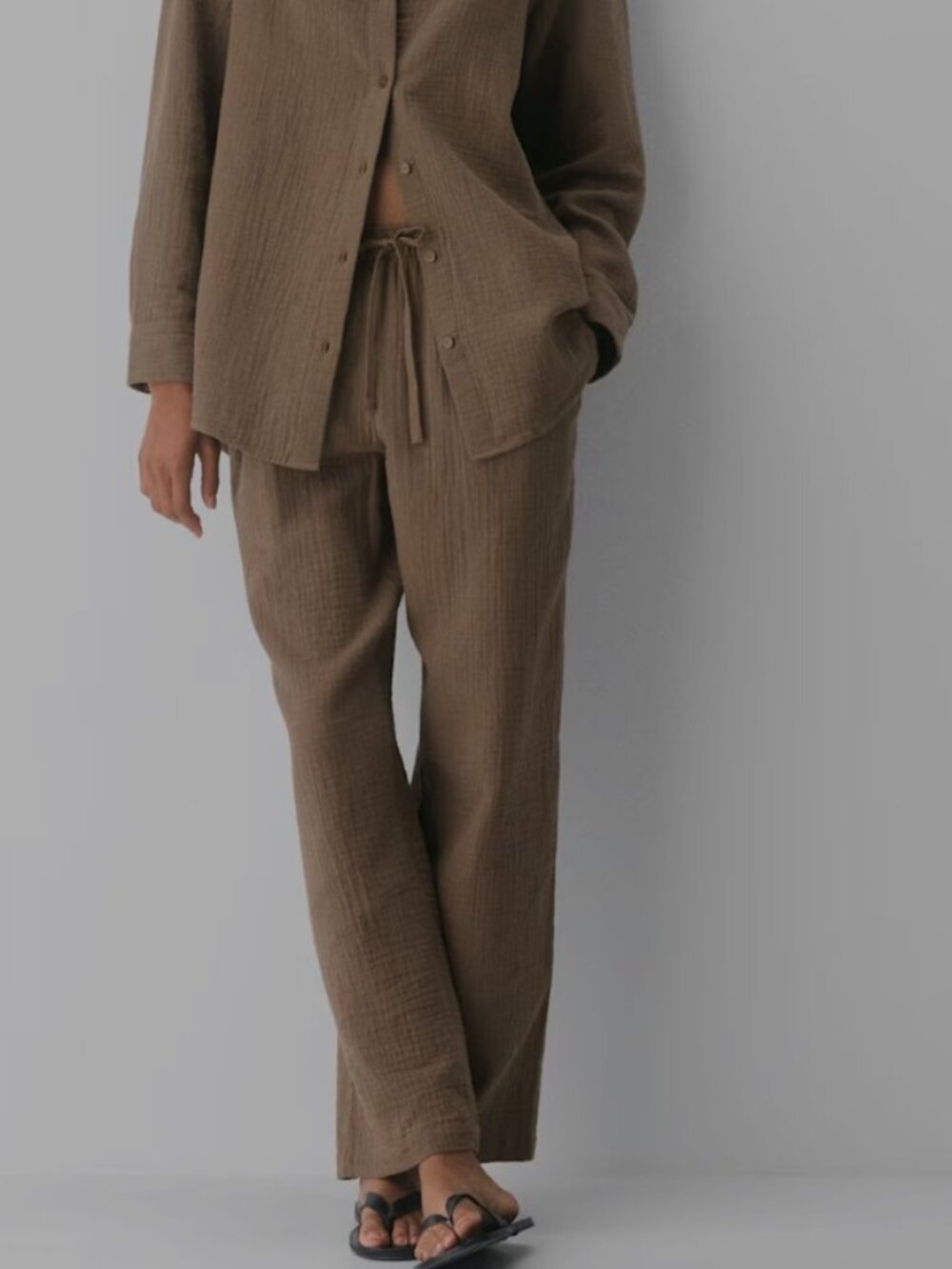 Aritzia AirPlush Cotton SET - Size M - Folio Taupe - Picture 2 of 6